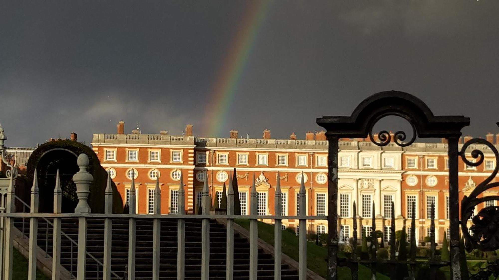 Apartment Hampton Court Snug Walk To Train & Palace